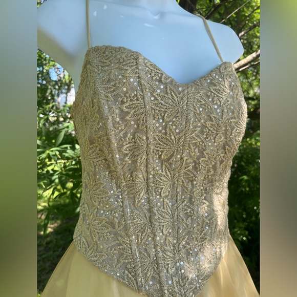 90s golden gown/prom dress size 4 - Picture 14 of 16